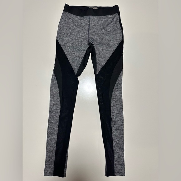 Forever 21 Women’s XS Black/Gray Leggings Excellent Used Condition - Picture 1 of 8